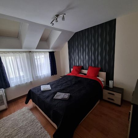 Merry&Car - Huge Balcony + Living Room + 2Br Budapest Kültér fotó